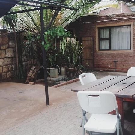 Tsumeb Backpackers & Safari Hostel Buitenkant foto